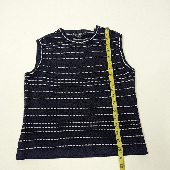 St. John Basics Knit Sleeveless Crew Neck Blouse Top - Picture 6 of 6